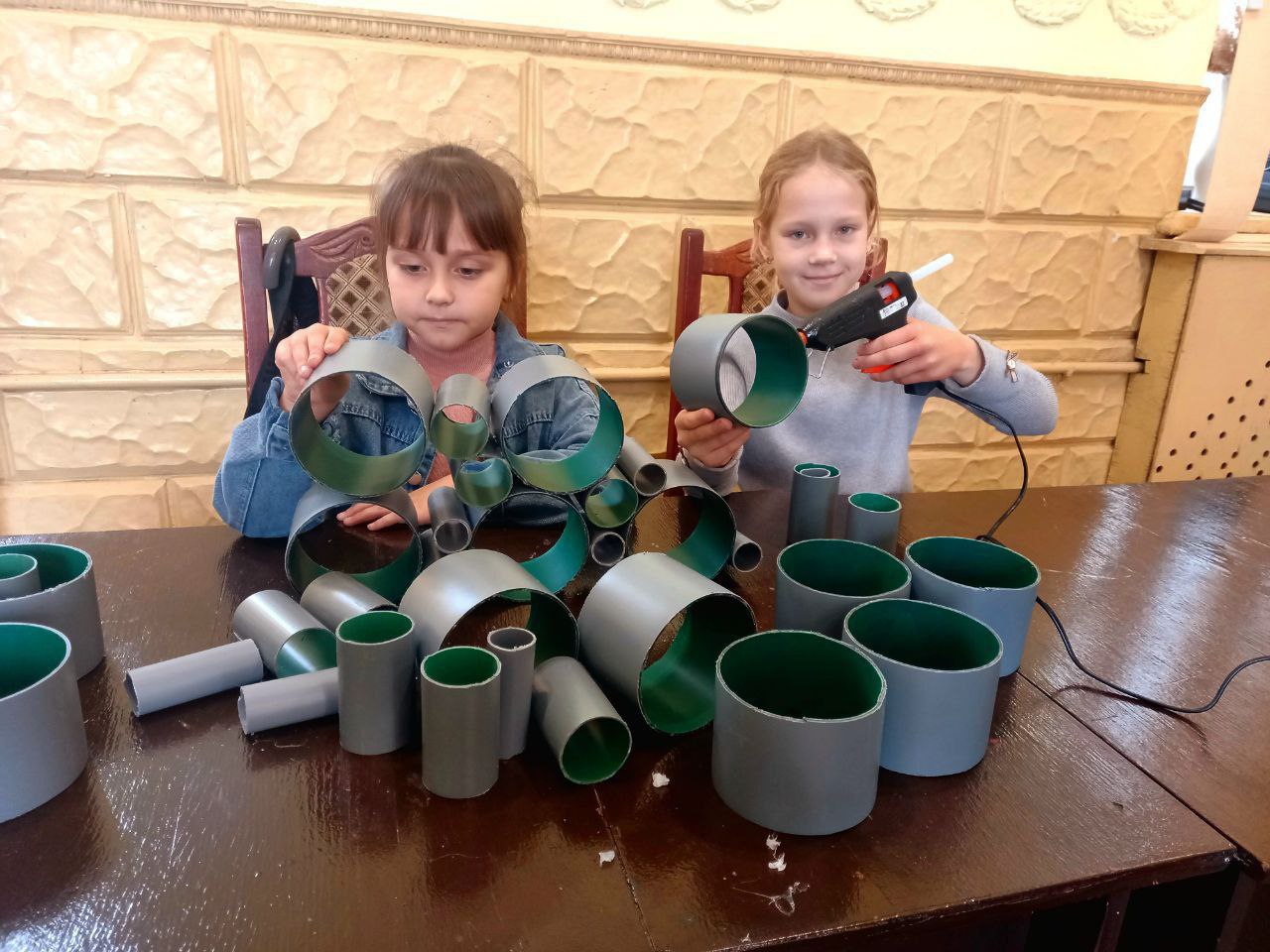 Волшебство своими руками: в селе Плавское создали «Креативную ёлку» Волшебство своими руками: в селе Плавское создали «Креативную ёлку»