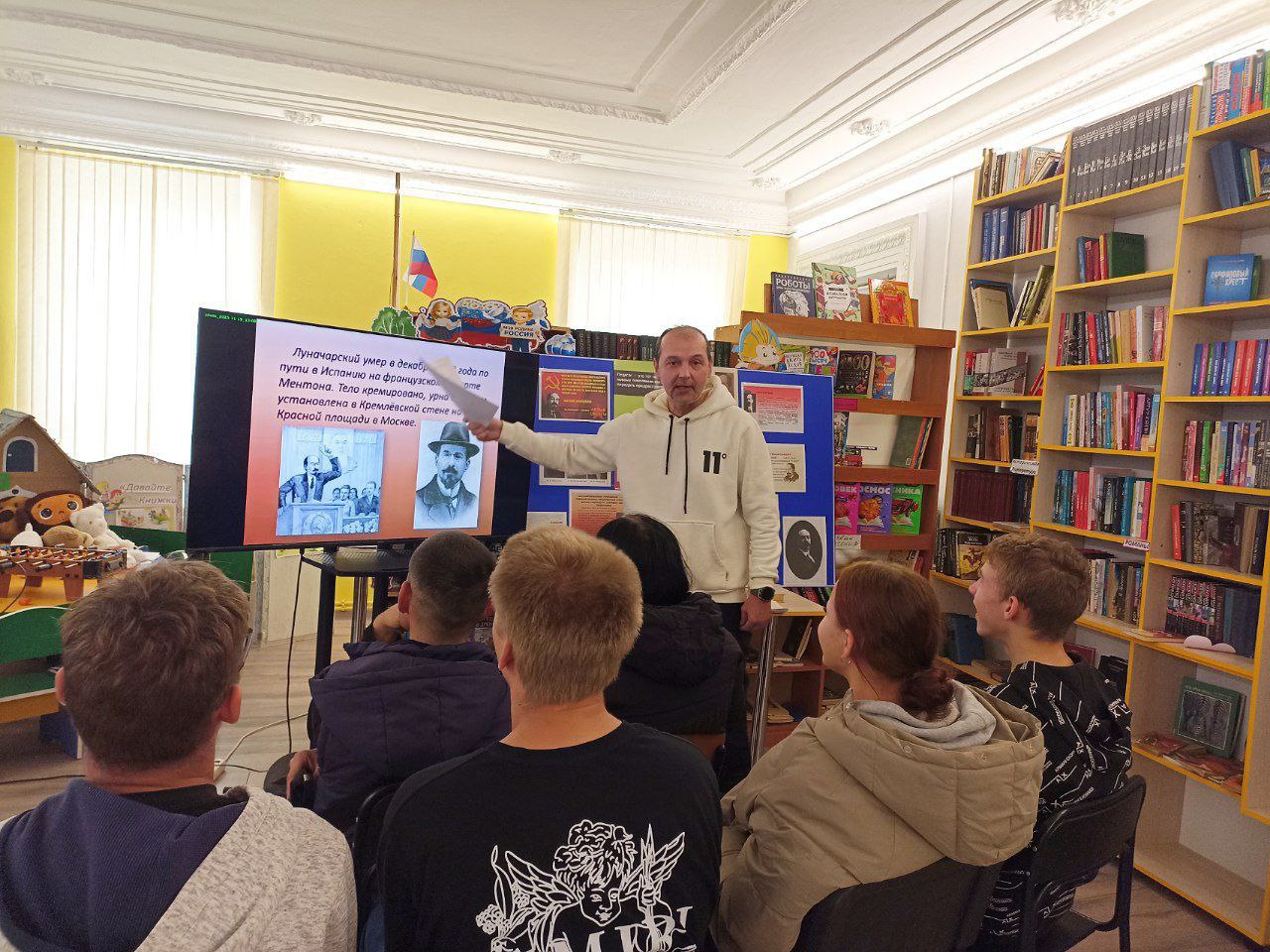 В Любимовском учреждении культуры открыта выставка-знакомство "Наркомовские 150" В Любимовском учреждении культуры открыта выставка-знакомство "Наркомовские 150"