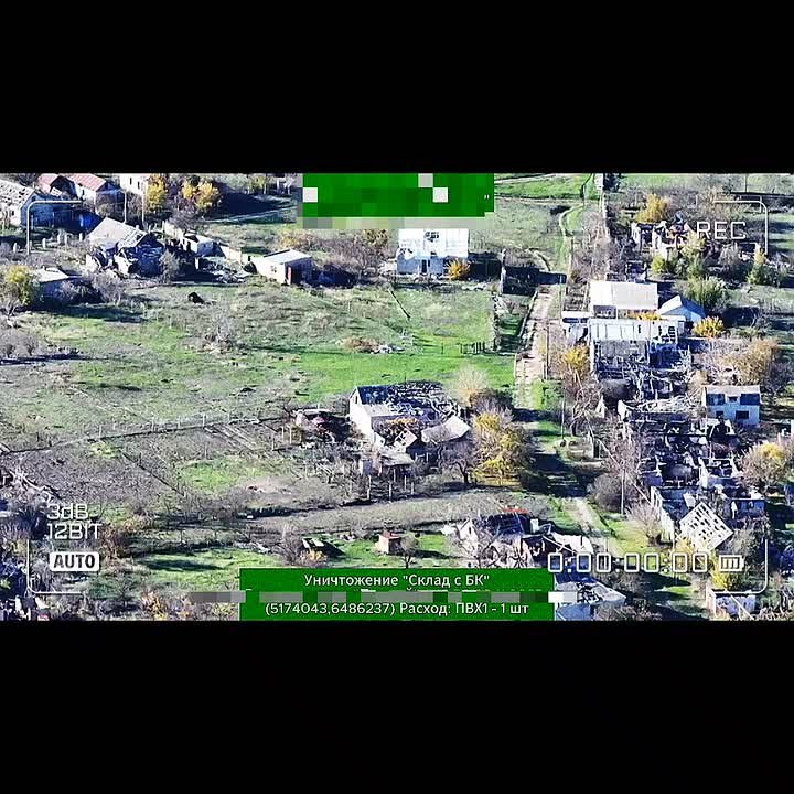 Херсонское направление.. н.п.Садовое. Объективный контроль уничтожения склада БК на правом берегу. Ещё раз даём понять, что противник устраивает такие схроны в частных домах эвакуированных жителей ХО. Гражданским быть...