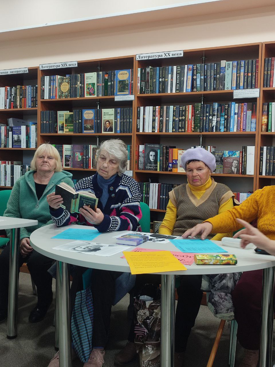 Ко дню рождения Александра Блока совместно с представителем Отделения СФР по Херсонской области Р.У. Нуржановой в Новотроицкой библиотеке было проведено мероприятие "Венчанный музами поэт" для участников "Центра общения... Ко дню рождения Александра Блока совместно с представителем Отделения СФР по Херсонской области Р.У. Нуржановой в Новотроицкой библиотеке было проведено мероприятие "Венчанный музами поэт" для участников "Центра общения...