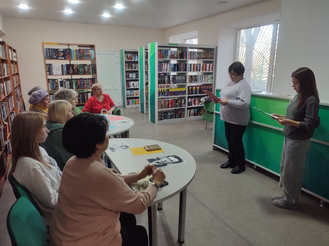 Ко дню рождения Александра Блока совместно с представителем Отделения СФР по Херсонской области Р.У. Нуржановой в Новотроицкой библиотеке было проведено мероприятие "Венчанный музами поэт" для участников "Центра общения...