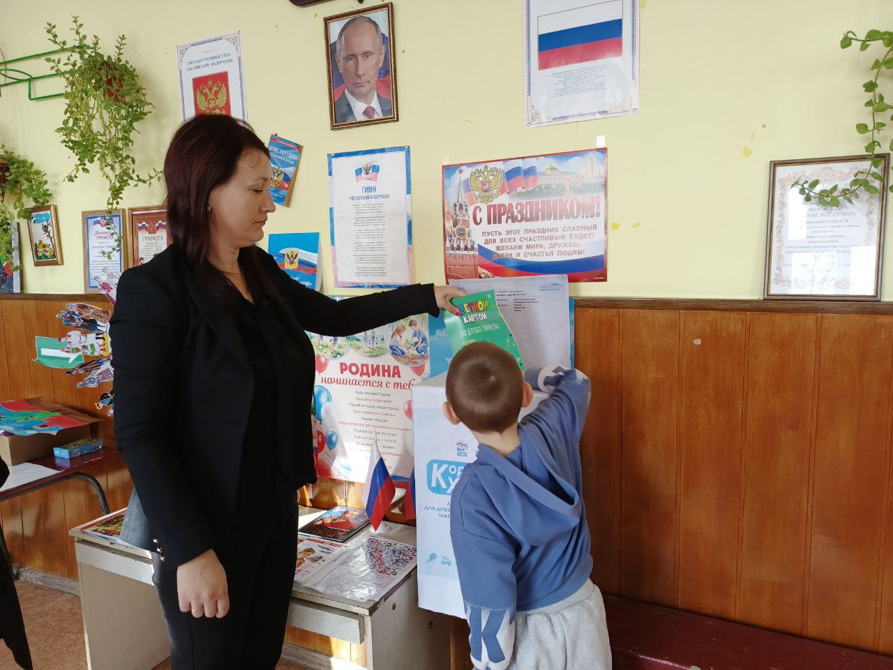 Жители Генического округа поддержали акцию “Коробка храбрости” Жители Генического округа поддержали акцию “Коробка храбрости”