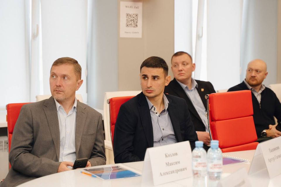 В Донецке состоялся открытый диалог между регулятором, бизнесом и властью по вопросам региональной экономики и денежно-кредитной политике В Донецке состоялся открытый диалог между регулятором, бизнесом и властью по вопросам региональной экономики и денежно-кредитной политике