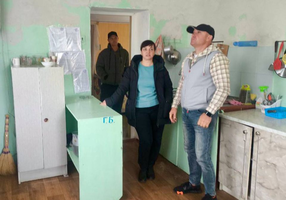 В рамках своей рабочей поездки по Горностаевскому округу посетил Константиновский детский сад «Ромашка»