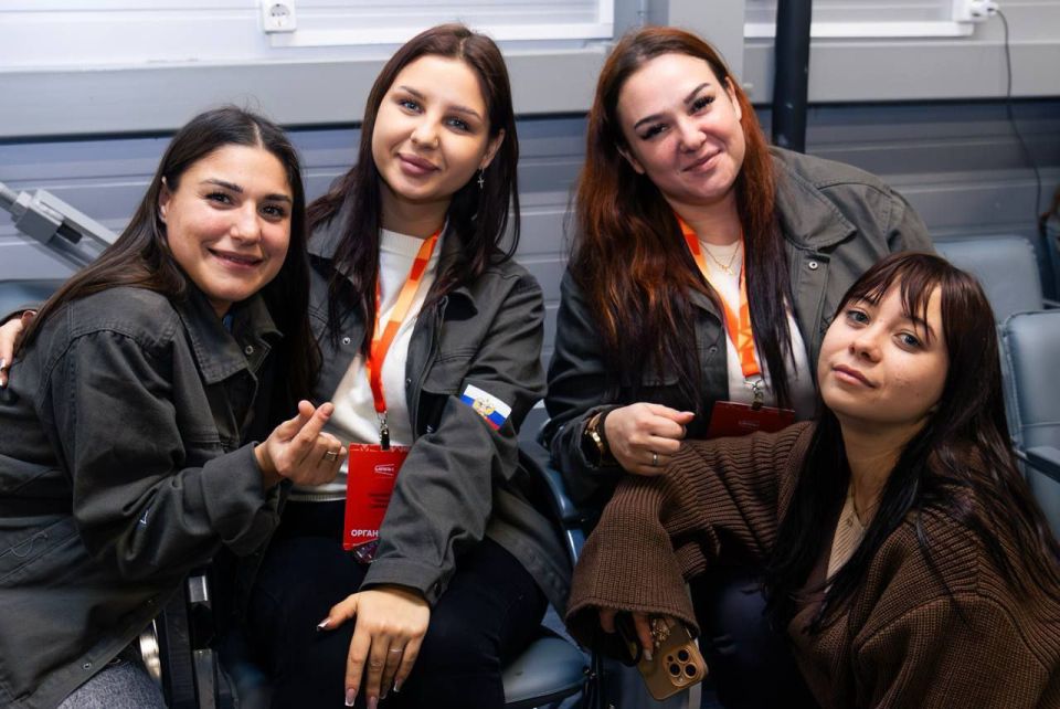Каховская молодежь посетила форум "Новые медиа — тренд молодежи" в центре созидания "Маяк" в г. Бердянск Каховская молодежь посетила форум "Новые медиа — тренд молодежи" в центре созидания "Маяк" в г. Бердянск