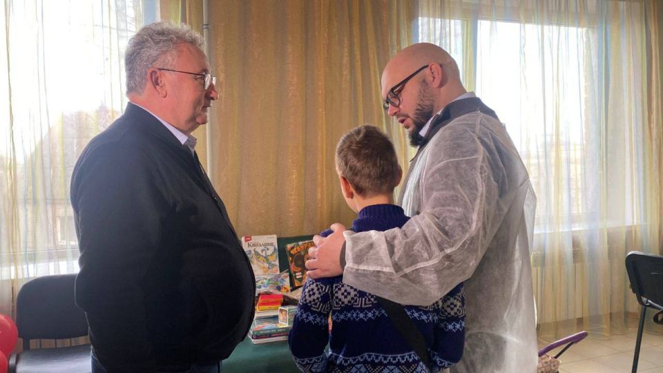 Сергей Георгиев: Принял участие в замечательной акции "Коробка храбрости" для маленьких пациентов Генической центральной районной больницы Сергей Георгиев: Принял участие в замечательной акции "Коробка храбрости" для маленьких пациентов Генической центральной районной больницы