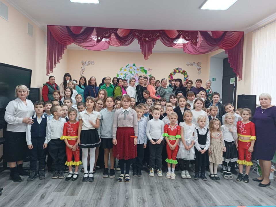 Тепло материнской любви: Концерт к Дню матери в школе Великолепетихского округа Тепло материнской любви: Концерт к Дню матери в школе Великолепетихского округа