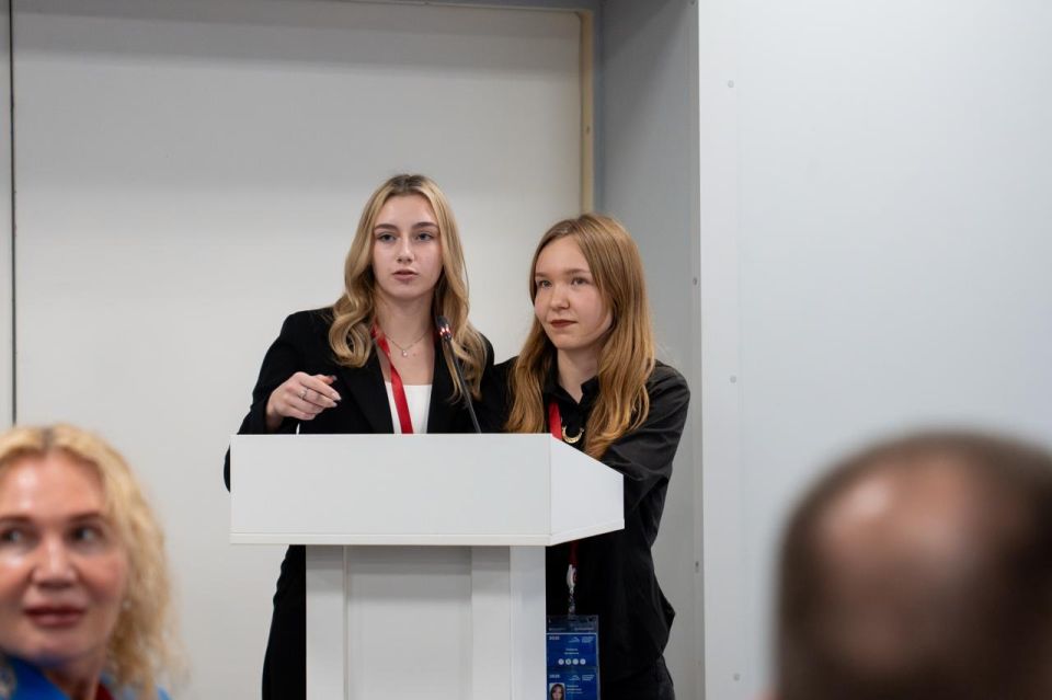 На V Конгрессе молодых ученых Андрей Фурсенко встретился с выпускниками Школы молодых исследователей из исторических регионов На V Конгрессе молодых ученых Андрей Фурсенко встретился с выпускниками Школы молодых исследователей из исторических регионов