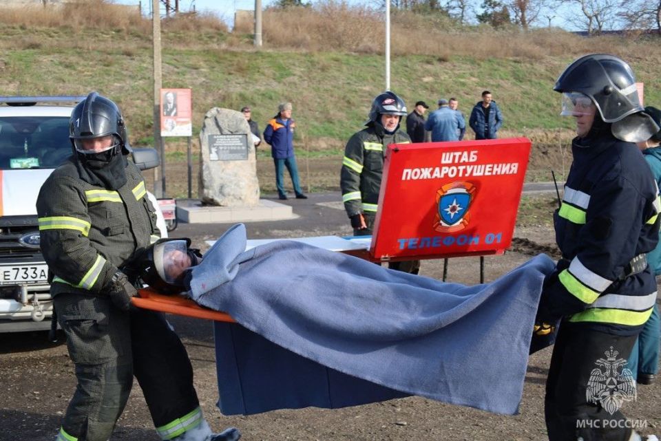 В Херсонской области впервые прошли масштабные учения спасателей и экстренных служб В Херсонской области впервые прошли масштабные учения спасателей и экстренных служб