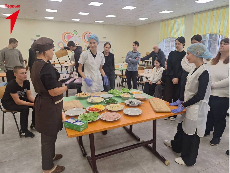 Первые Чаплинской школы № 1 осваивают профессию повара Первые Чаплинской школы № 1 осваивают профессию повара