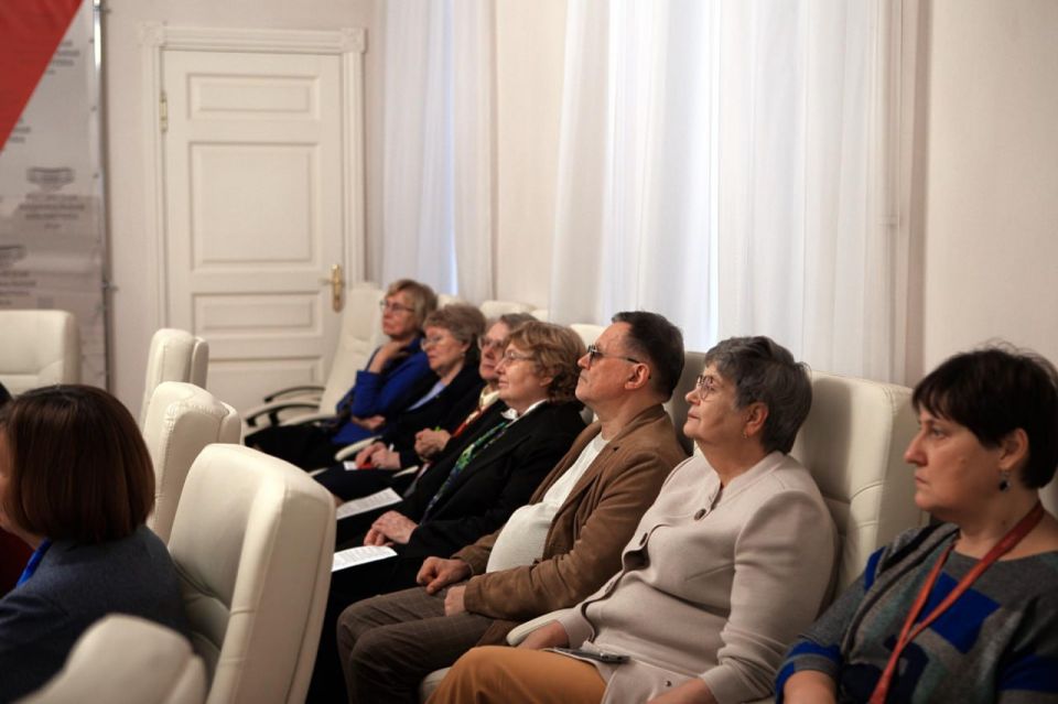 Конференция, посвященная проблемам национального самосознания, собрала представителей 82 регионов России Конференция, посвященная проблемам национального самосознания, собрала представителей 82 регионов России