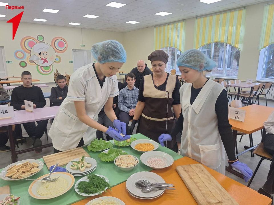 Первые Чаплинской школы № 1 осваивают профессию повара Первые Чаплинской школы № 1 осваивают профессию повара