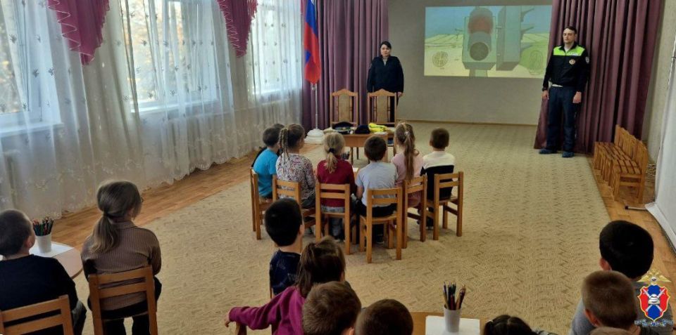 В Геническом округе Херсонской области сотрудники Госавтоинспекции провели профилактическое мероприятие для детсадовцев