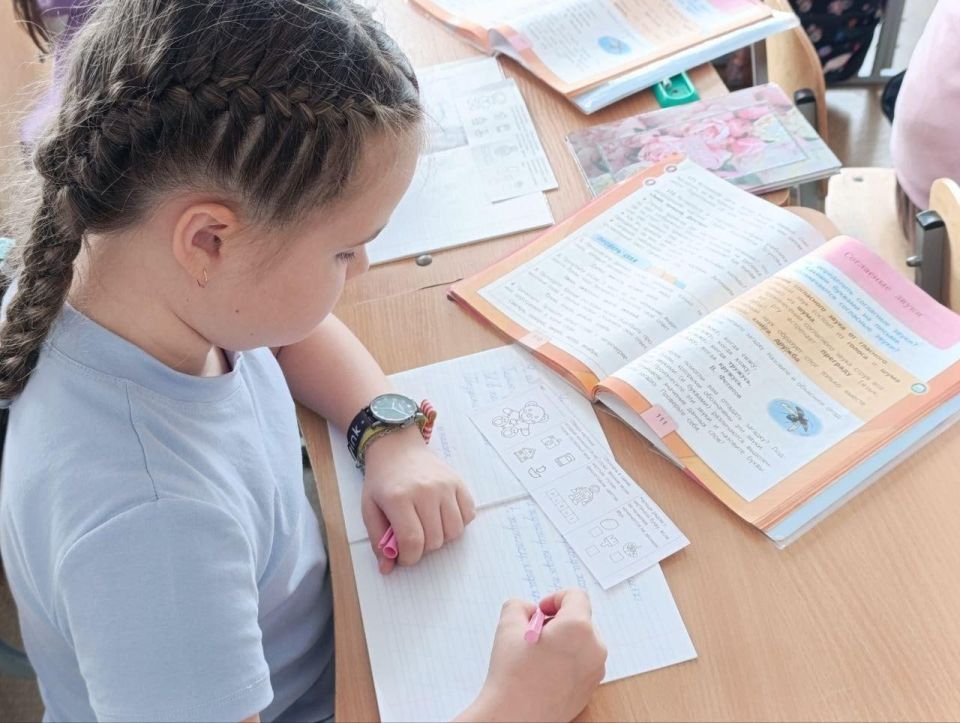 В Каховском округе идет работа по выявлению детей, не посещающих школу В Каховском округе идет работа по выявлению детей, не посещающих школу