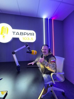 Побеседовали с радио-ведущей радио Таврия Иллоной на темы спорта, образования и гуманитарной работы в Херсонской области