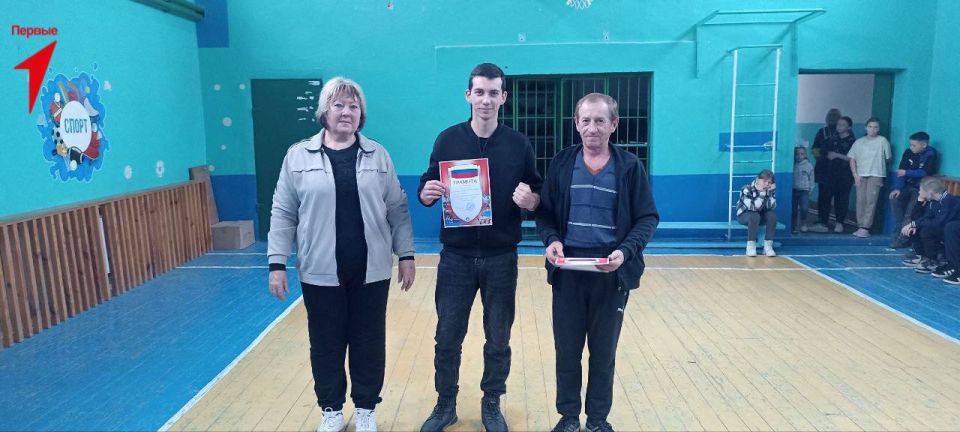 Первые Новопокровской школы одержали победу в турнире по волейболу Первые Новопокровской школы одержали победу в турнире по волейболу