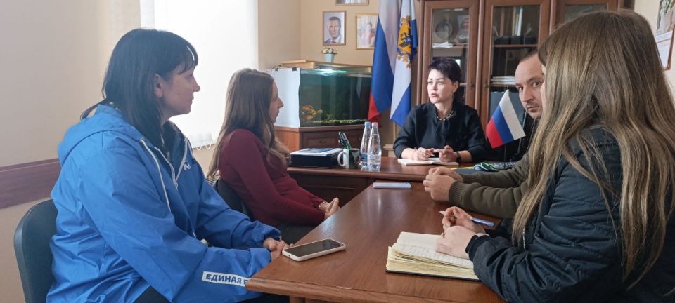 Выездной прием граждан в селах Плавское и Сокологорное Генического округа – важный шаг для взаимодействия местной власти и жителей! Выездной прием граждан в селах Плавское и Сокологорное Генического округа – важный шаг для взаимодействия местной власти и жителей!
