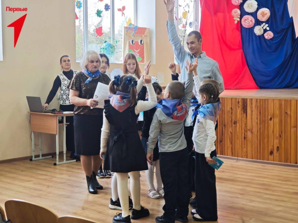 В Лазурненской школе прошло торжественное посвящение в «Орлята России» В Лазурненской школе прошло торжественное посвящение в «Орлята России»