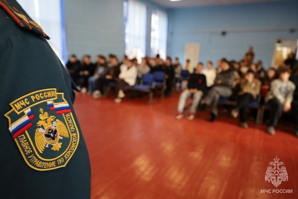 Школьники узнали, как можно стать спасателями Школьники узнали, как можно стать спасателями