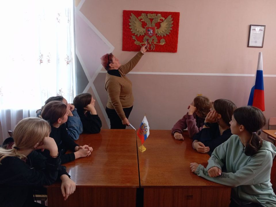 Гербу России - слава в веках! Гербу России - слава в веках!