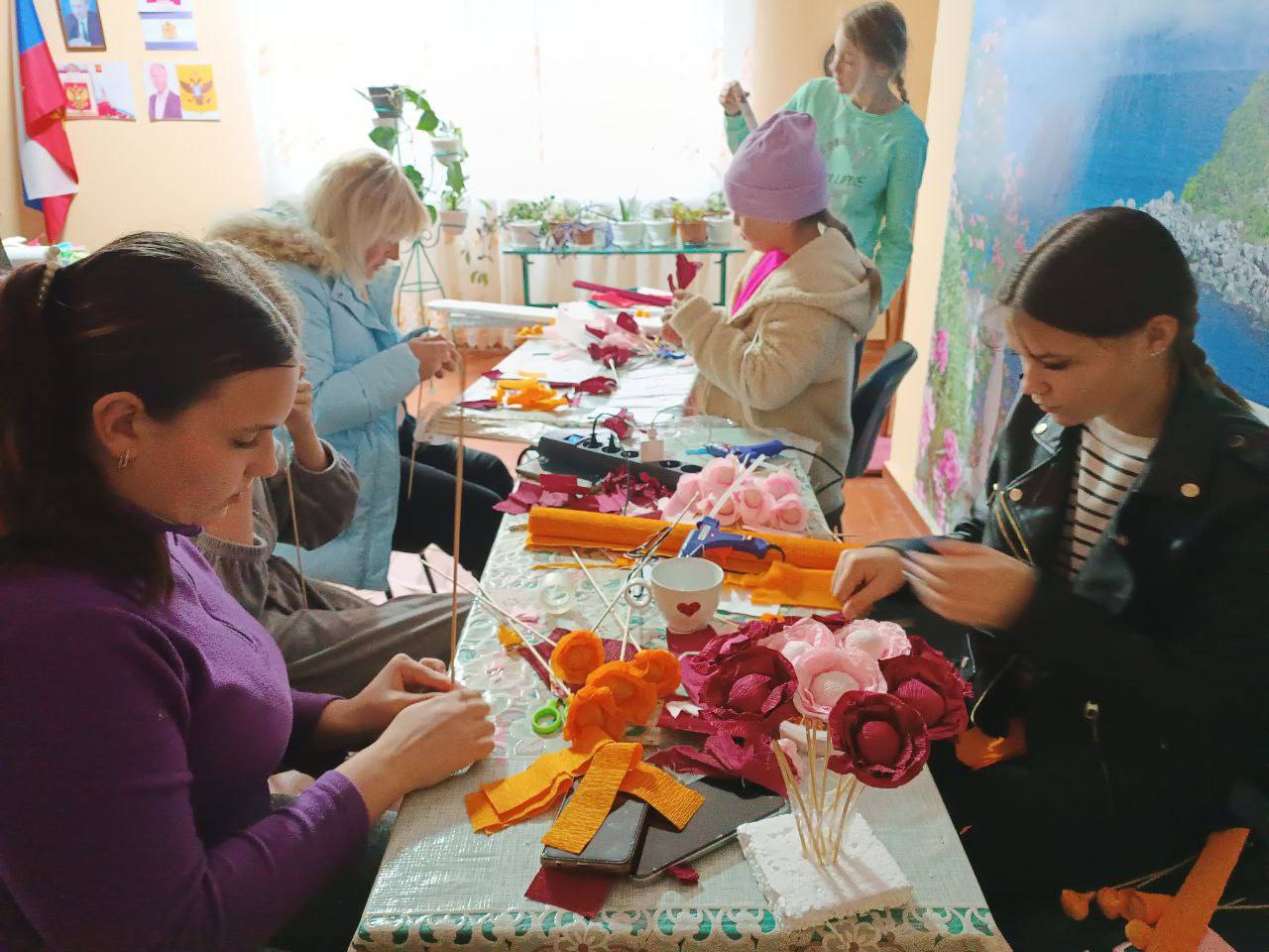 Активисты партии «Единая Россия» провели в селе Ивановка мастер-класс ко Дню матери