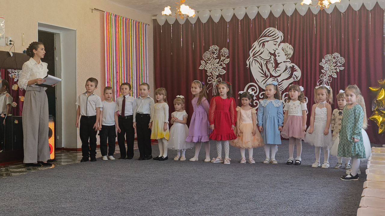 Коммунисты поздравили женщин области с самым теплым и добрым праздником Коммунисты поздравили женщин области с самым теплым и добрым праздником