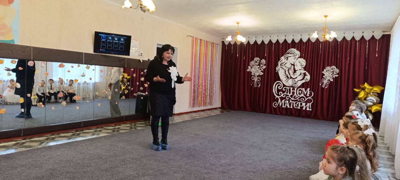 Коммунисты поздравили женщин области с самым теплым и добрым праздником Коммунисты поздравили женщин области с самым теплым и добрым праздником