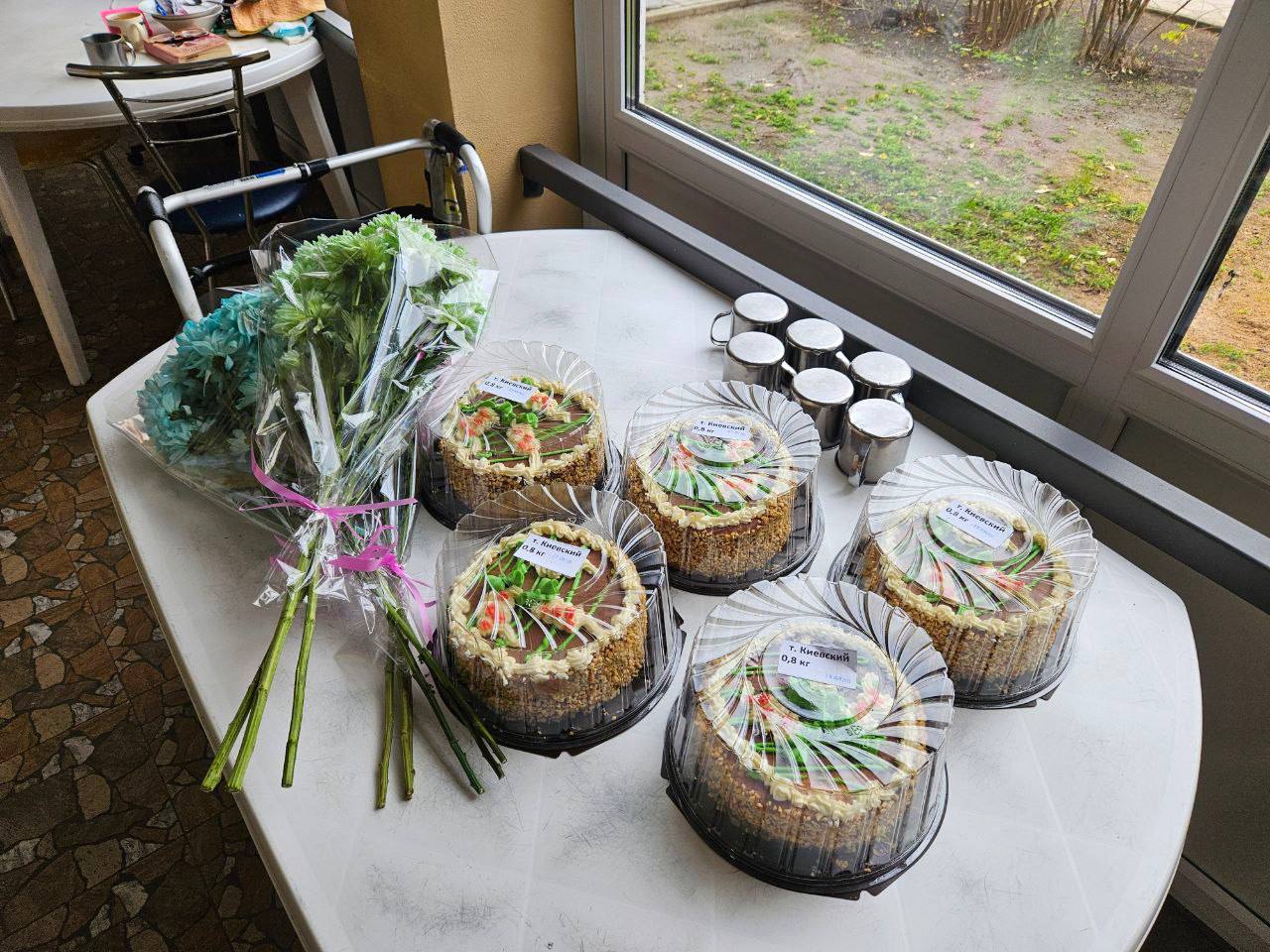 Коммунисты поздравили женщин области с самым теплым и добрым праздником Коммунисты поздравили женщин области с самым теплым и добрым праздником