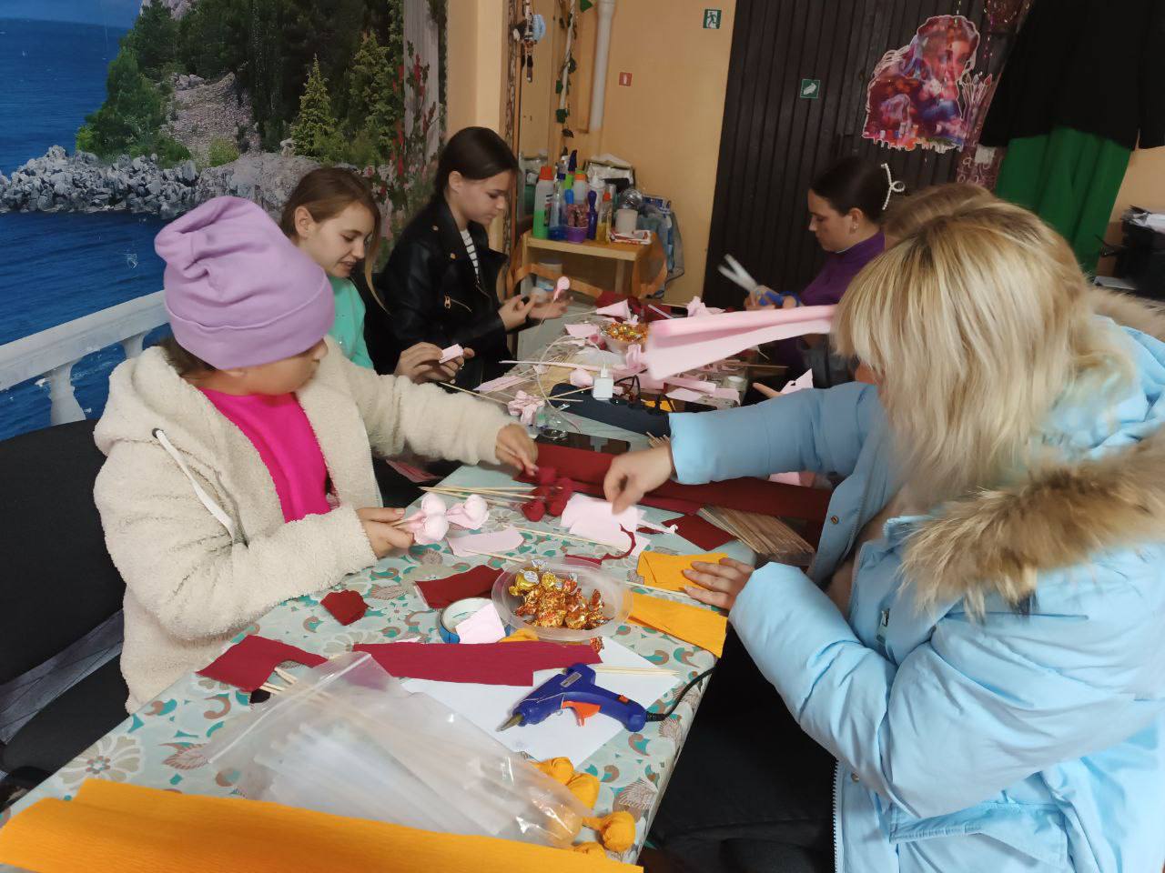 Активисты партии «Единая Россия» провели в селе Ивановка мастер-класс ко Дню матери Активисты партии «Единая Россия» провели в селе Ивановка мастер-класс ко Дню матери