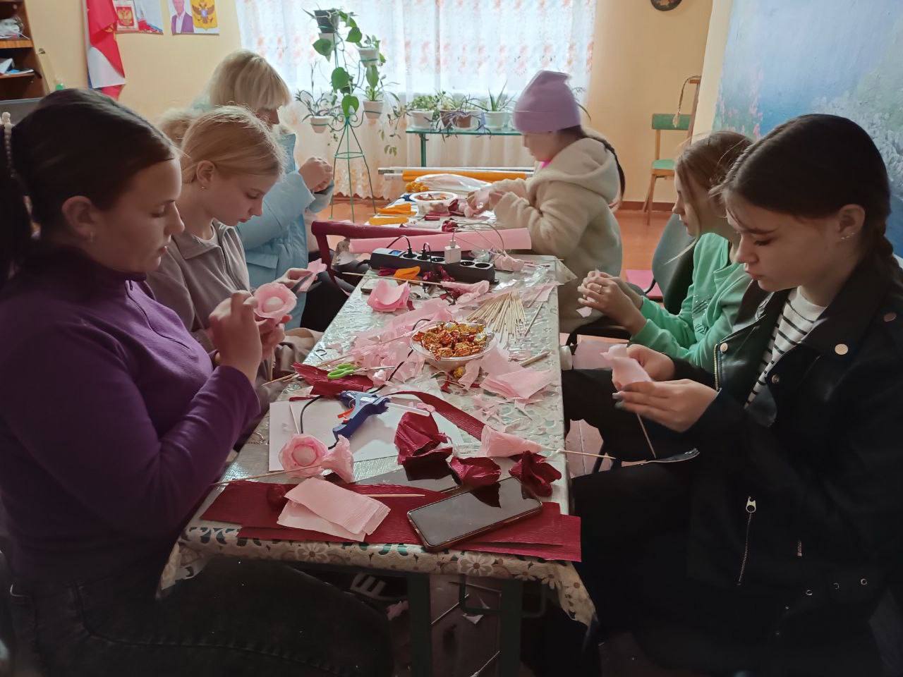 Активисты партии «Единая Россия» провели в селе Ивановка мастер-класс ко Дню матери Активисты партии «Единая Россия» провели в селе Ивановка мастер-класс ко Дню матери