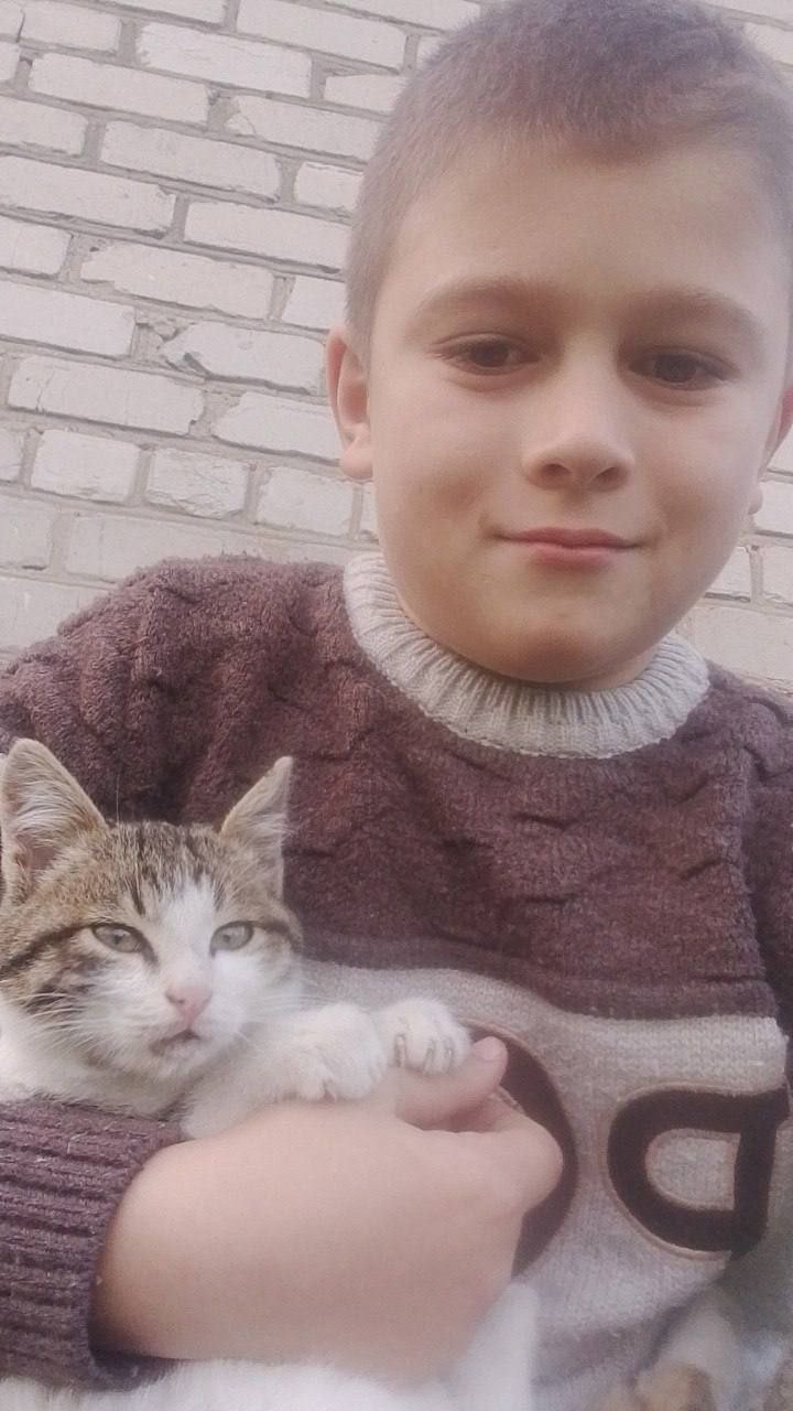 Первые и их любимцы. Активисты Движения Первых Хлебодаровской школы Чаплинского округа поздравляют всех со Всемирным днем домашних животных Первые и их любимцы. Активисты Движения Первых Хлебодаровской школы Чаплинского округа поздравляют всех со Всемирным днем домашних животных