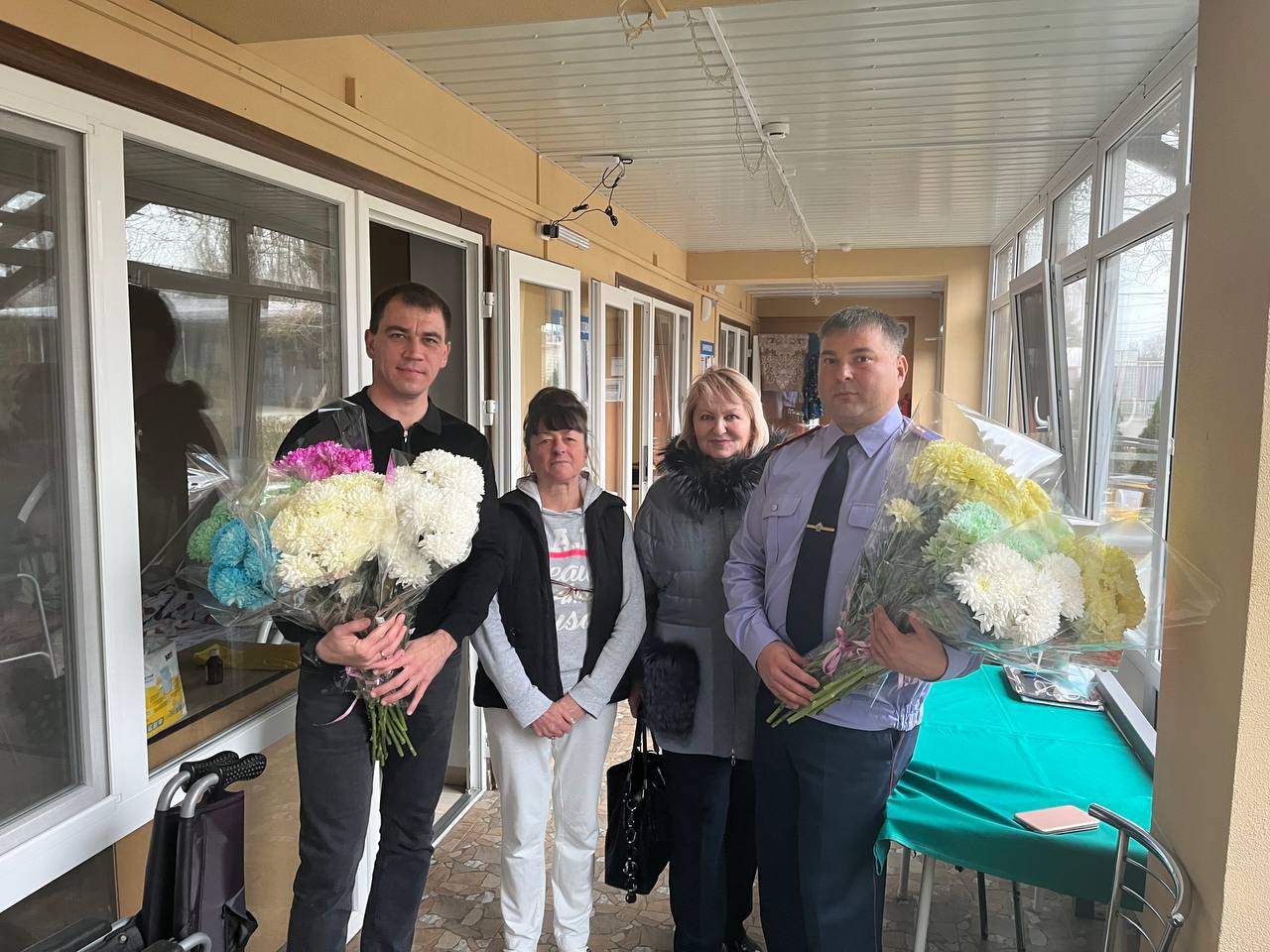 Коммунисты поздравили женщин области с самым теплым и добрым праздником Коммунисты поздравили женщин области с самым теплым и добрым праздником