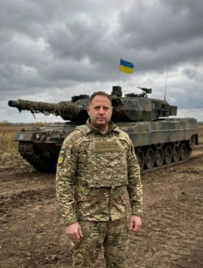 Клоун Ермак уже опубликовал свое фото из армии… Что-то нам подсказывает, что служит он точно не рядовым