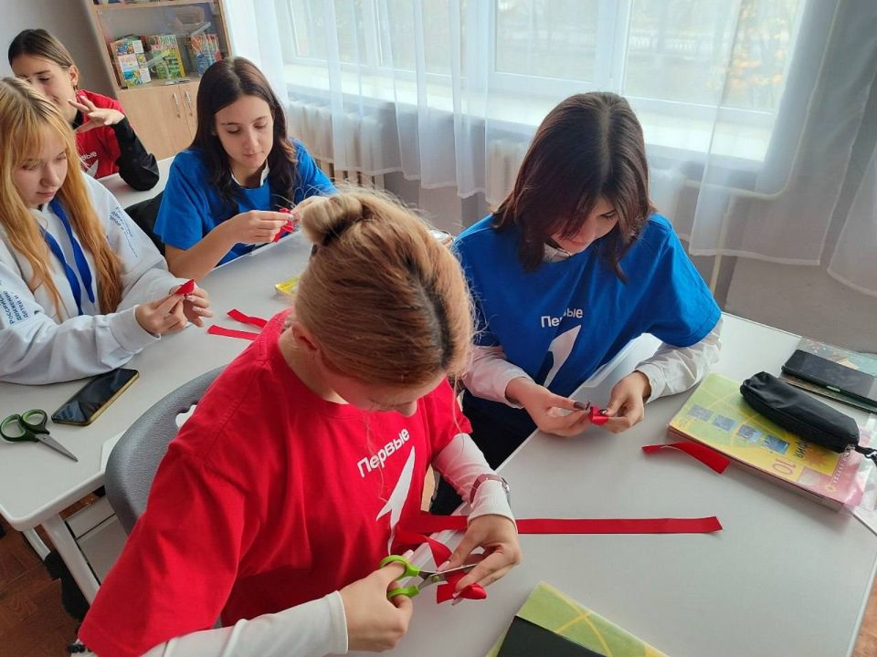 Первые Новотроицкой школы провели акцию «Стоп ВИЧ/СПИД» Первые Новотроицкой школы провели акцию «Стоп ВИЧ/СПИД»