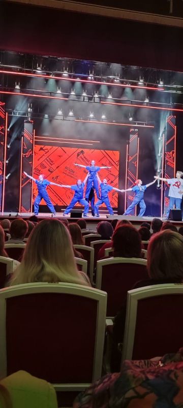 Представители Херсонского областного дворца культуры приняли участие в XI Всероссийском съезде руководителей методических служб в сфере народного творчества в Москве Представители Херсонского областного дворца культуры приняли участие в XI Всероссийском съезде руководителей методических служб в сфере народного творчества в Москве