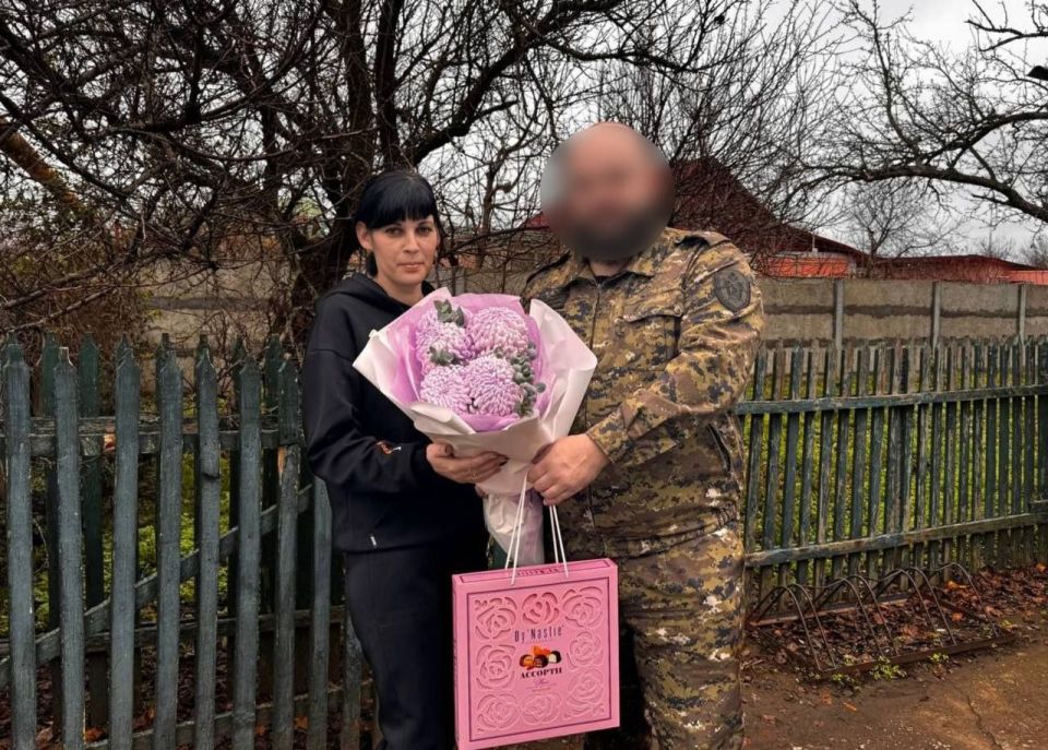 Офицеры СК России поздравили с Днем матери местных жительниц Офицеры СК России поздравили с Днем матери местных жительниц