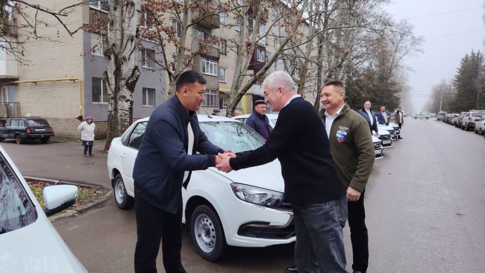 «Единая Россия» в день рождения партии открыла новую общественную приемную в Скадовске «Единая Россия» в день рождения партии открыла новую общественную приемную в Скадовске