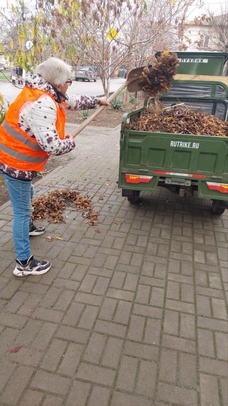 Работники МКУ «Горжилстрой» продолжают работы по благоустройству в населенных пунктах округа Работники МКУ «Горжилстрой» продолжают работы по благоустройству в населенных пунктах округа