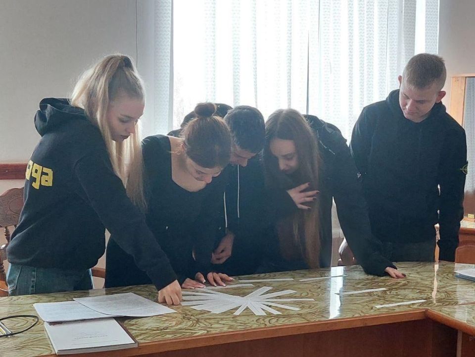 Ученики Тавричанской школы углубили свои знания о местном самоуправлении и законодательных органах Херсонской области