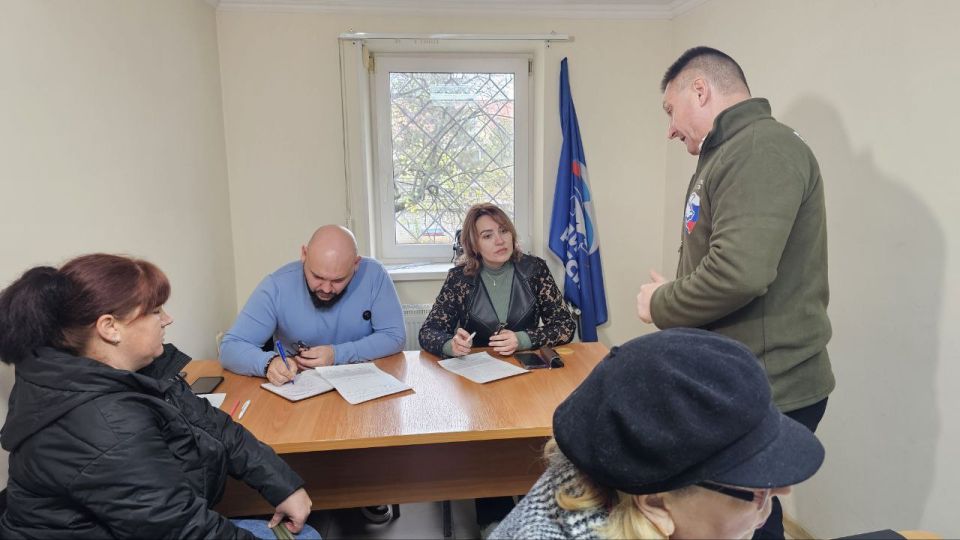 «Единая Россия» в день рождения партии открыла новую общественную приемную в Скадовске «Единая Россия» в день рождения партии открыла новую общественную приемную в Скадовске