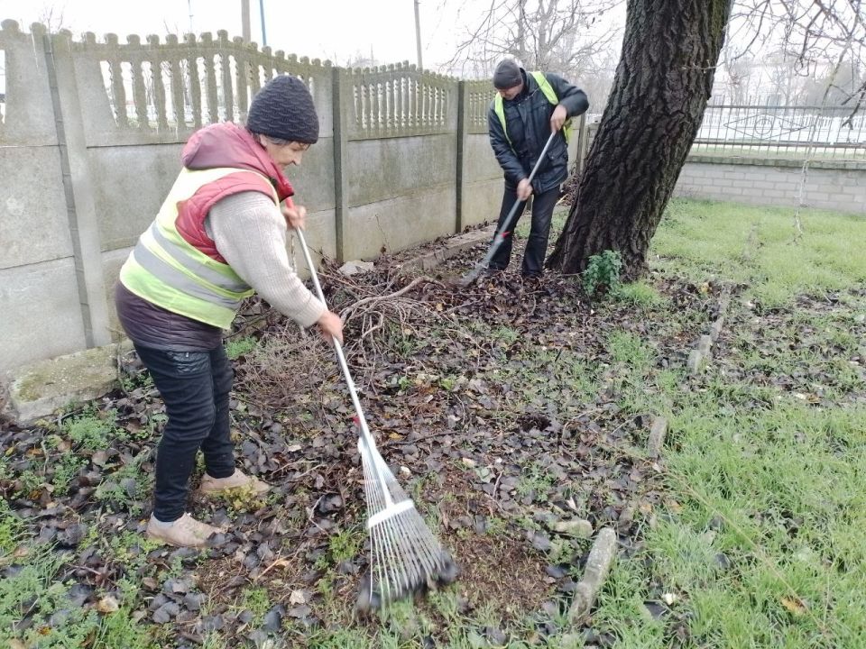 Работники МКУ «Горжилстрой» продолжают работы по благоустройству в населенных пунктах округа Работники МКУ «Горжилстрой» продолжают работы по благоустройству в населенных пунктах округа