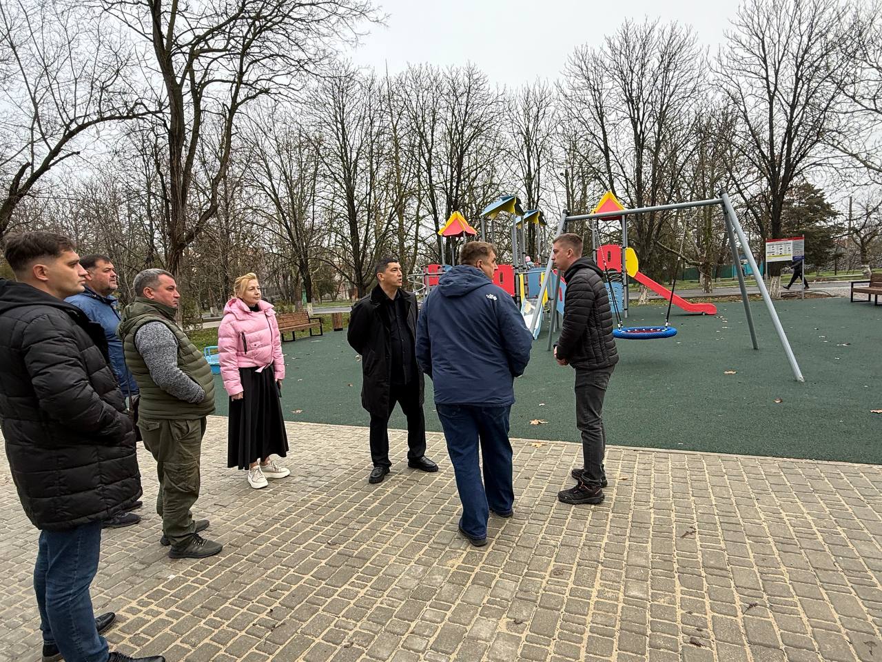 Энвер Абдураимов: Осмотр завершенных работ на многофункциональной детской площадке в Чаплинке Энвер Абдураимов: Осмотр завершенных работ на многофункциональной детской площадке в Чаплинке