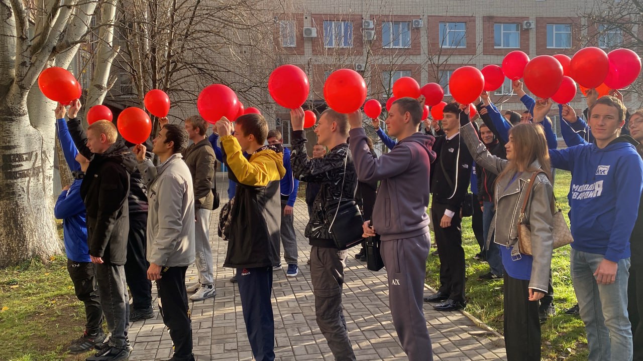 «Единая Россия» поддержала детей Генического округа «Коробкой Храбрости» и трогательным флешмобом