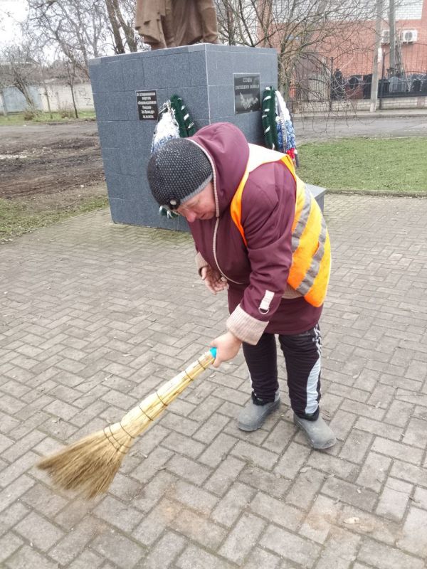 Работники МКУ «Горжилстрой» продолжают работы по благоустройству в населенных пунктах округа