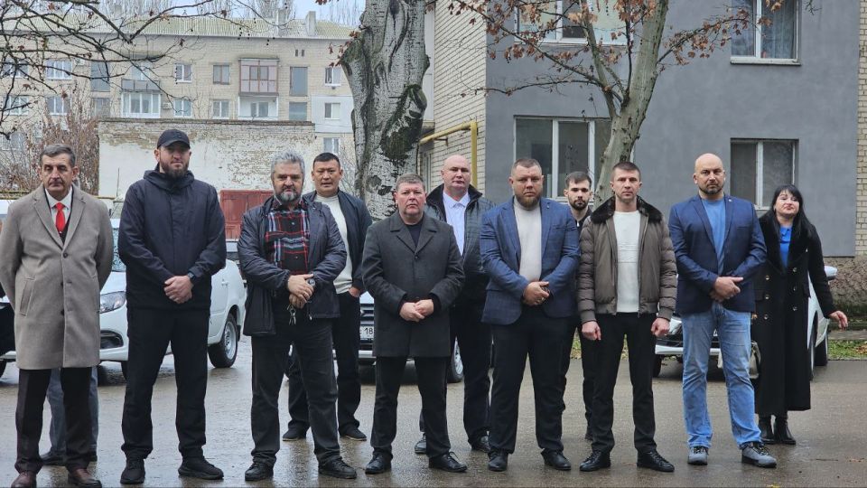 «Единая Россия» в день рождения партии открыла новую общественную приемную в Скадовске «Единая Россия» в день рождения партии открыла новую общественную приемную в Скадовске