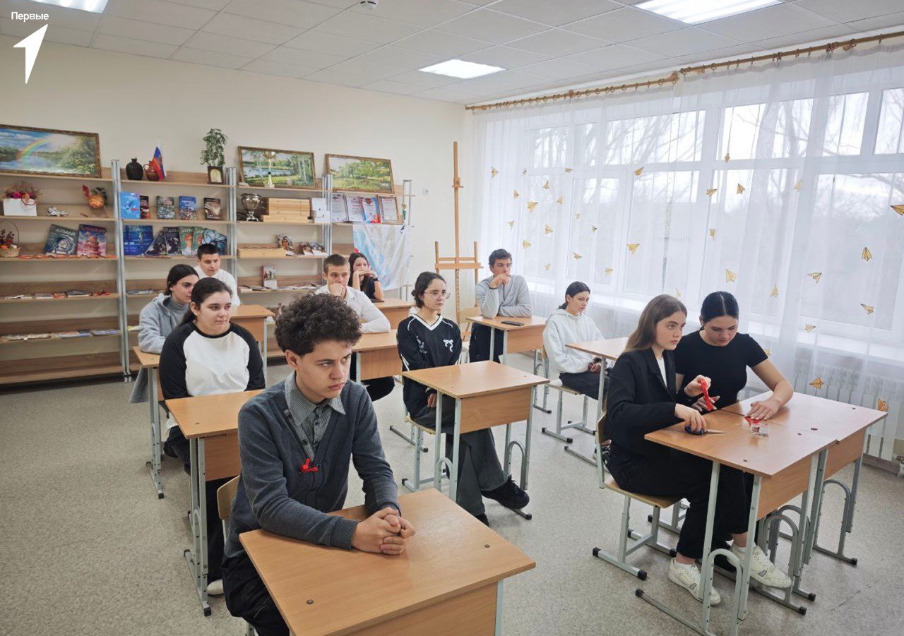 Первые Скадовского и Чаплинского округов присоединились к акции «Красная ленточка» Первые Скадовского и Чаплинского округов присоединились к акции «Красная ленточка»