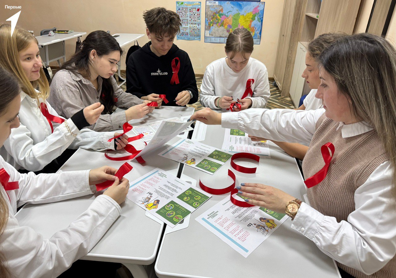Первые Скадовского и Чаплинского округов присоединились к акции «Красная ленточка» Первые Скадовского и Чаплинского округов присоединились к акции «Красная ленточка»