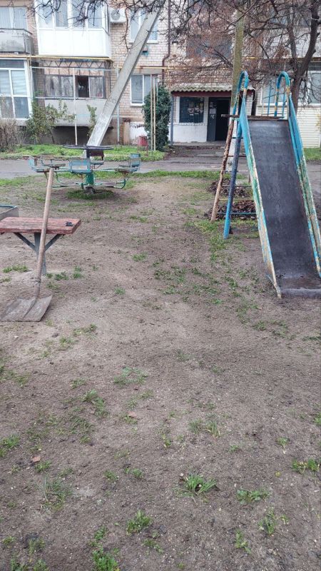 Работники МКУ «Горжилстрой» продолжают работы по благоустройству в населенных пунктах округа Работники МКУ «Горжилстрой» продолжают работы по благоустройству в населенных пунктах округа