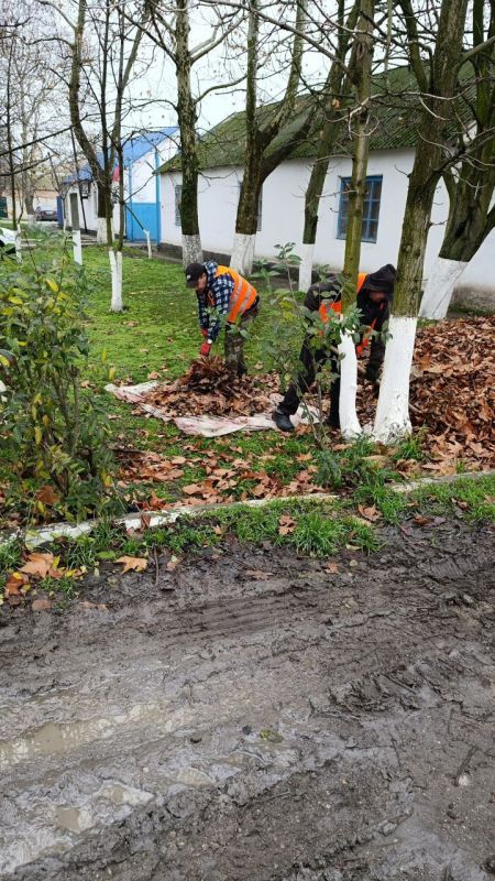 Работники МКУ «Горжилстрой» продолжают работы по благоустройству в населенных пунктах округа Работники МКУ «Горжилстрой» продолжают работы по благоустройству в населенных пунктах округа