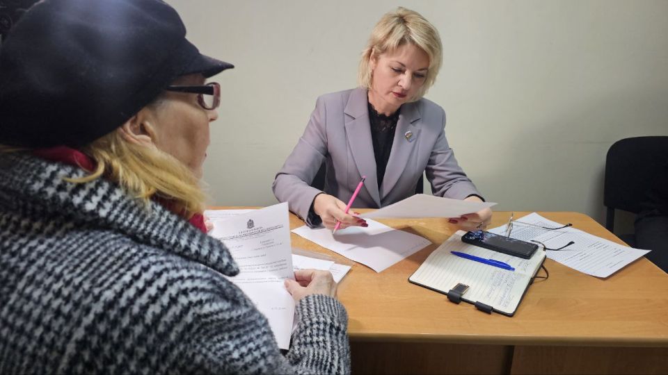 «Единая Россия» в день рождения партии открыла новую общественную приемную в Скадовске «Единая Россия» в день рождения партии открыла новую общественную приемную в Скадовске